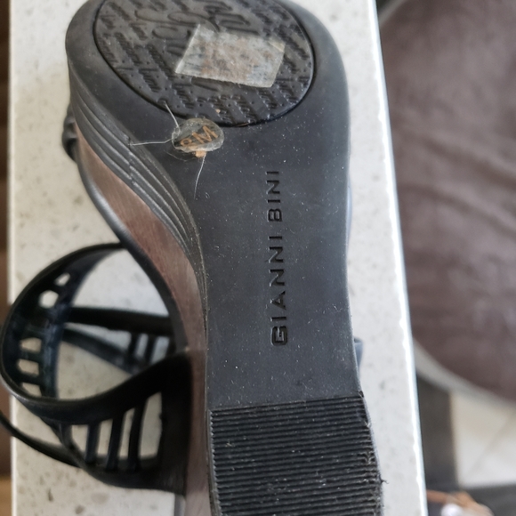 Gianni Bini sandals. - Picture 4 of 4